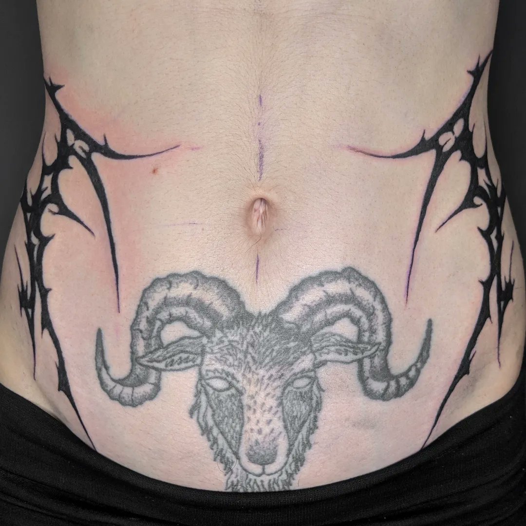 marilixxo's tweet photo. BRASÍLIA!!
recebi um aviso de despejo então vim falar sobre uma promozinha de apenas 5 vagas pra eu conseguir pagar o aluguel atrasadíssimo 
2 TATTOOS até 10cm apenas 300R$
seu RT me ajuda demais ✨ interessados DM insta: https://t.co/bGHaCQPrIU https://t.co/FrMN0tpNj4