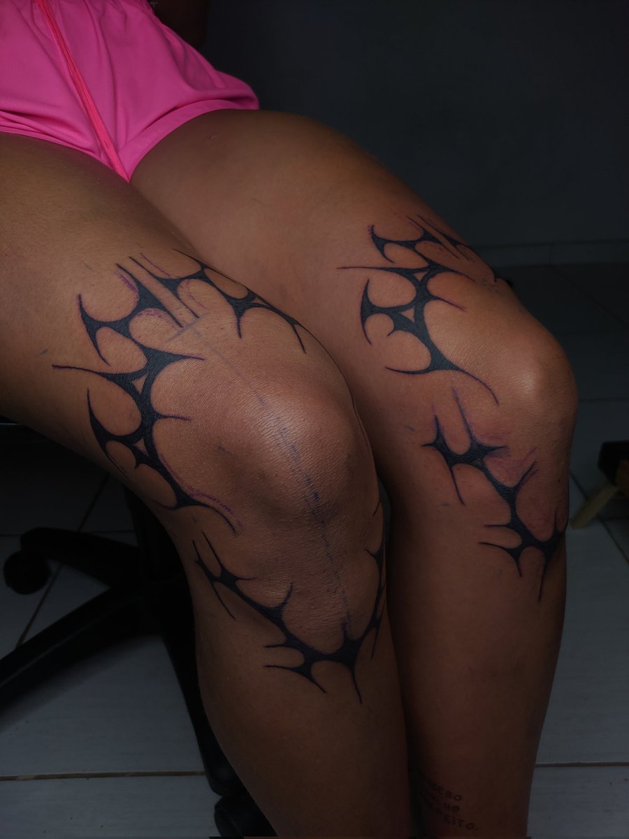 marilixxo's tweet photo. BRASÍLIA!!
recebi um aviso de despejo então vim falar sobre uma promozinha de apenas 5 vagas pra eu conseguir pagar o aluguel atrasadíssimo 
2 TATTOOS até 10cm apenas 300R$
seu RT me ajuda demais ✨ interessados DM insta: https://t.co/bGHaCQPrIU https://t.co/FrMN0tpNj4