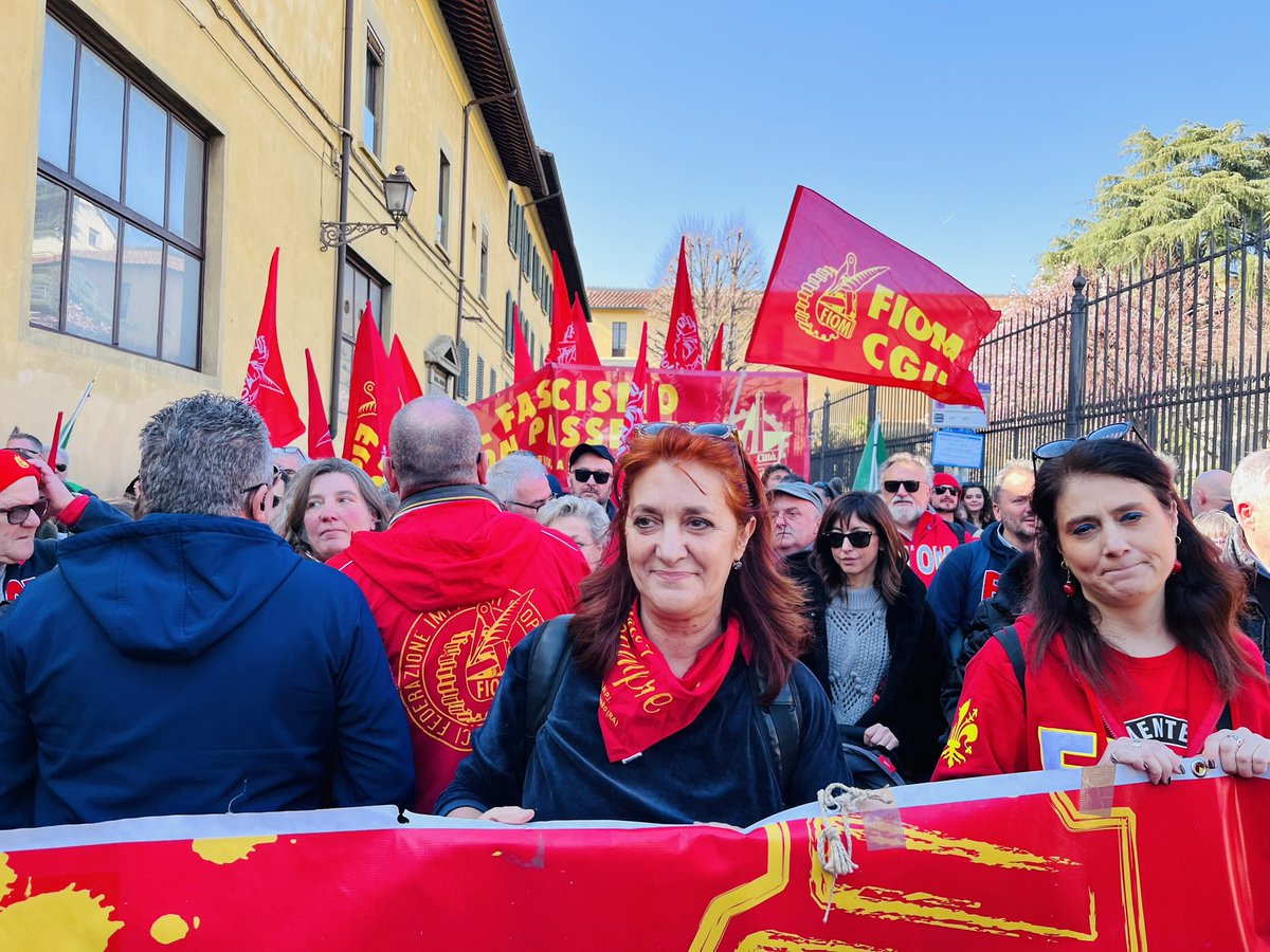 🔴⚙️ «CLASSE METALMECCANICA»
DIFENDERE LA SCUOLA 
APPLICARE LA COSTITUZIONE
La #Fiom a #Firenze per la manifestazione nazionale dopo i fatti del liceo Michelangiolo e le inaccettabili parole del Ministro Valditara. Mai più fascismi!