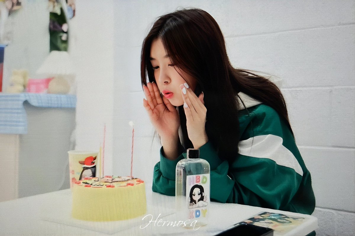 DAYEONfr_FAN's tweet photo. ꒰ 📸 ꒱ | UPDATE PHOTO
‣ Voici des photos de Dayeon lorsqu’elle est allée à un café fêtant son anniversaire organisé par les fans :
#Dayeon #KimDayeon #다연 #김다연 #KEP1ER #케플러 #EternalSpringDayeon #봄의_요정처럼_감탄했던_다연이의_스물하나 #21歳も大好きダヨン https://t.co/i3uOe2aWSy