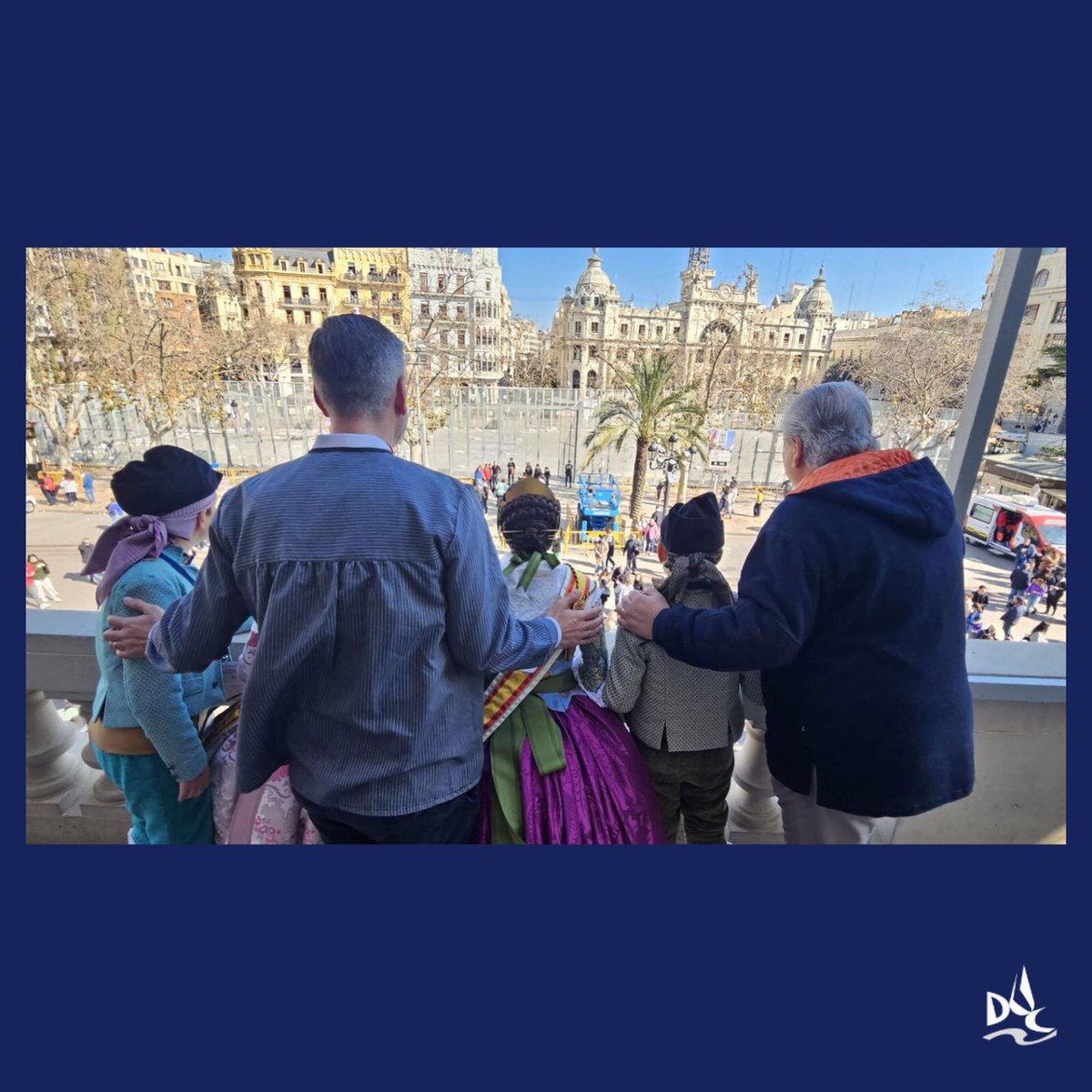 duquedegaeta's tweet photo. 🧨 Nuestros representantes y familiares asistieron ayer a disfrutar de la #Mascletà3 desde el balcón del Ayuntamiento invitados por Alcaldía y el PSPV-PSOE
¡Muchas gracias! ❤️
📸 Carlos Galiana @SanGomezLopez @nuria_llopisb
#mascleta #ayuntamiento #falladelduc #falla145 https://t.co/Va13WdRtjh