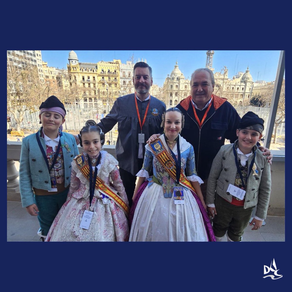 duquedegaeta's tweet photo. 🧨 Nuestros representantes y familiares asistieron ayer a disfrutar de la #Mascletà3 desde el balcón del Ayuntamiento invitados por Alcaldía y el PSPV-PSOE
¡Muchas gracias! ❤️
📸 Carlos Galiana @SanGomezLopez @nuria_llopisb
#mascleta #ayuntamiento #falladelduc #falla145 https://t.co/Va13WdRtjh
