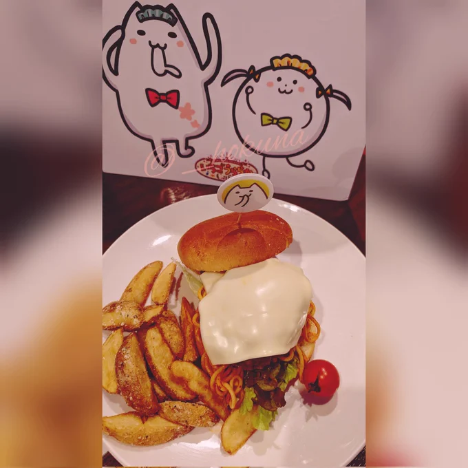 えりさんとえれっとさんのコラボカフェ、滑り込みで行けた〜ご飯が美味しかった!!もっと食べたかった...胃袋が足りないノートに沢山のえりえれ愛が詰まっていて読んでいて楽しかった...私も愛を書き残してきました!#いちごうららかcafe #えりあーと 