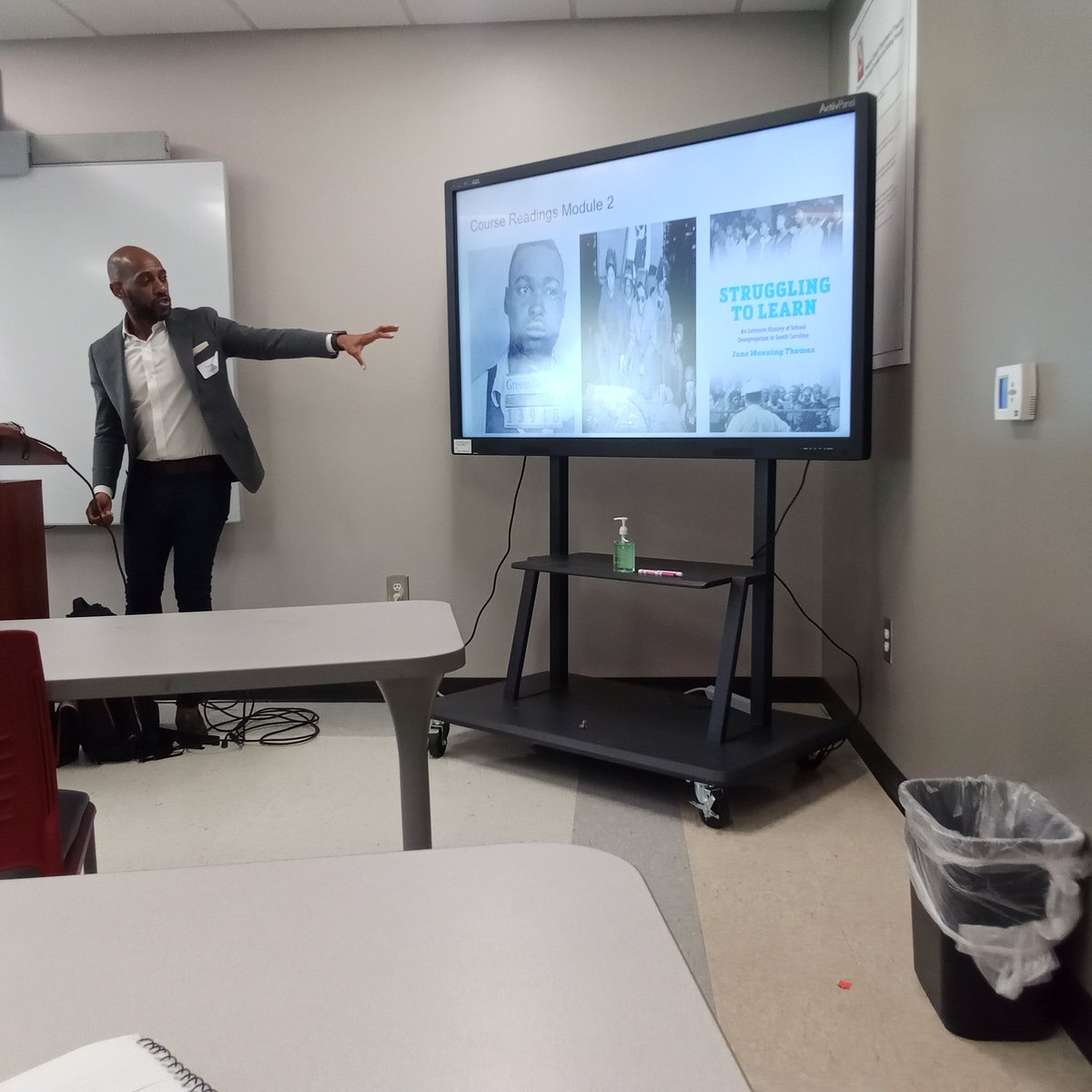 michaelmcgandy's tweet photo. .@JManningThomas's Struggling to Learn gets a shout out at @SCHA1931 in Newberry! #afamhist #publichistory @USCPress https://t.co/ZKmDmgbWqs