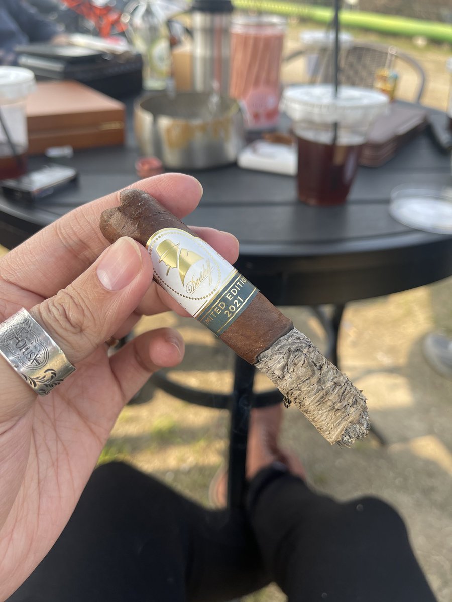 Mark100623's tweet photo. Very very happy time with friends! Great cigar!#smokingcigars #smokecigar #Cigartime #CIGARS #CigarLifestyle #Cigar https://t.co/HpspGbRwrp