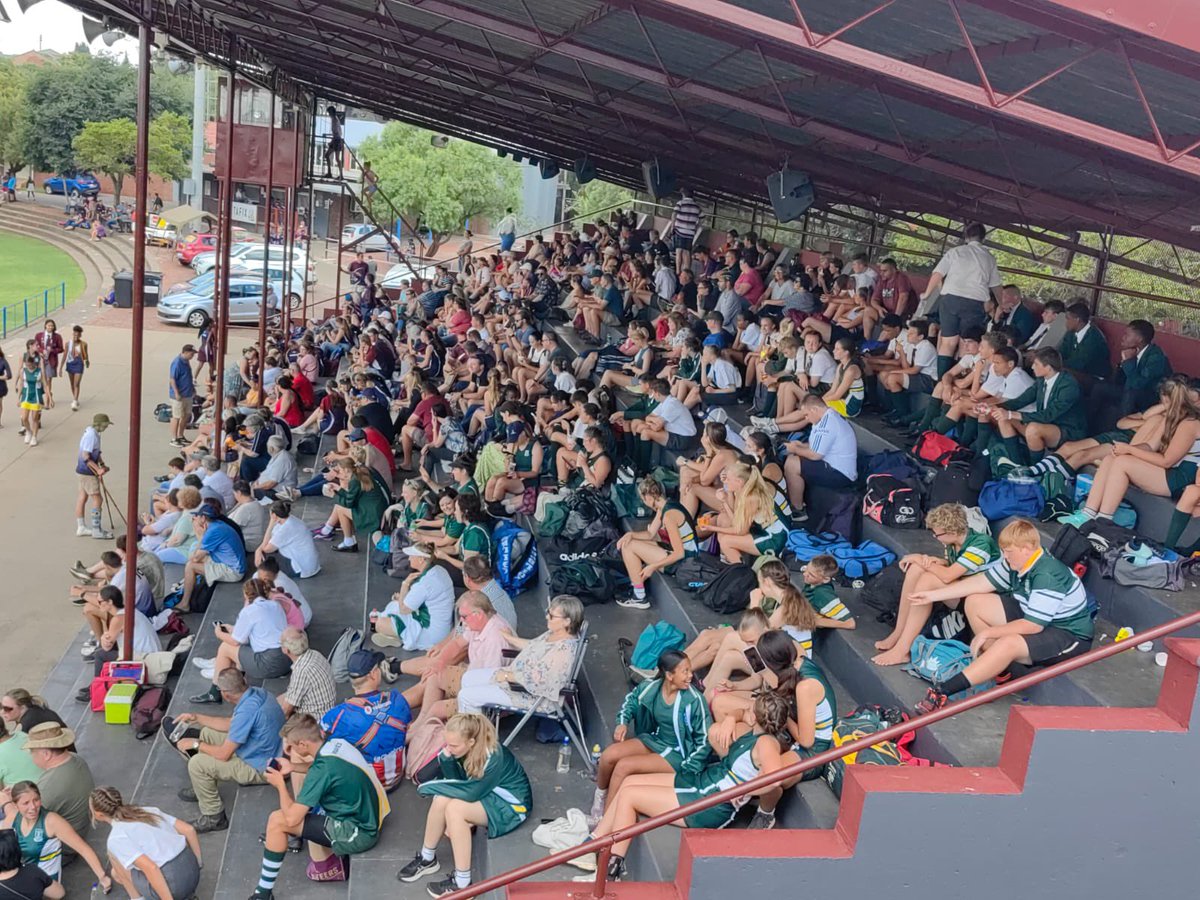 lekkerfm's tweet photo. DIT WAS NOU LEKKER!!! Rugby, Netbal en Hokkie als op eendag, en LEKKER FM was daar om die gees te maak by Hoërskool Centurion! 3 Skole op eendag, Hoërskool Centurion, Hoërskool Die Wilgers en Hoërskool Eldoraigne! Dankie julle, dit was nou LEKKER!!! #lekkerman #lekkerfm #woeries https://t.co/KdYZUtahgt