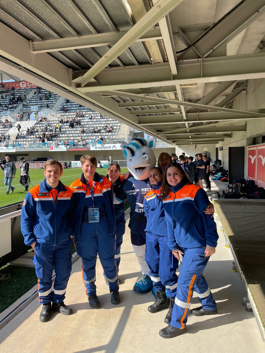 ProtecCivile34's tweet photo. #DPS - Jour de match au #GGLStadium ! Nos 2️⃣2️⃣ bénévoles, médecin et infirmier veillent sur les joueurs & le public. #MHRASM avec @PMMontpellier
Hier soir et ce soir, 2 équipages sont de garde sur @VilleDeBeziers. Ils travaillent de concert avec @SDIS34 @chbeziers 🙌 https://t.co/8aZw56O5xk