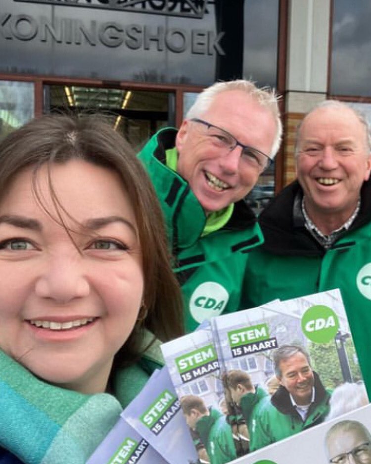 BasNootenboom's tweet photo. Vandaag verkiezingscampagne in Maassluis. #minderikmeerwij #cdazh https://t.co/zi821i3Mvm