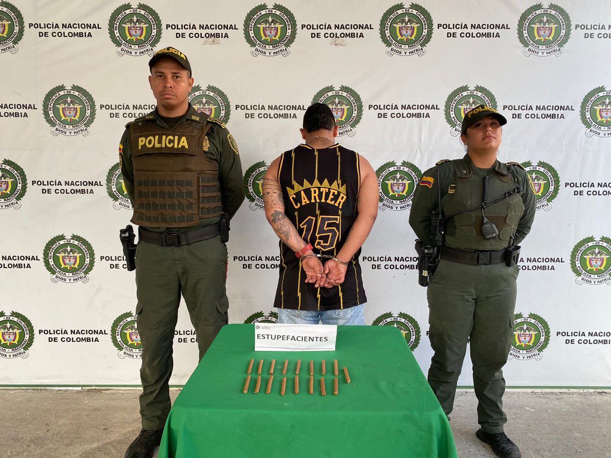 PoliciaDEMAM's tweet photo. En el barrio La Torá con #MiPolicíaDelCuadrante capturamos a un hombre de 32 años por el delito de tráfico, fabricación o porte de estupefacientes. #ImplacablesContraElDelito #DiosYPatria #EsUnHonorSerPolicía https://t.co/yYlYZhf98Q