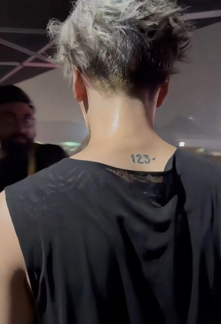 jiaersg7's tweet photo. If Jackson Wang was a faceless idol

一 a thread

#JacksonWang #WangJiaer #王嘉尔 #王嘉爾 #잭슨 https://t.co/4Qcz7rNudQ