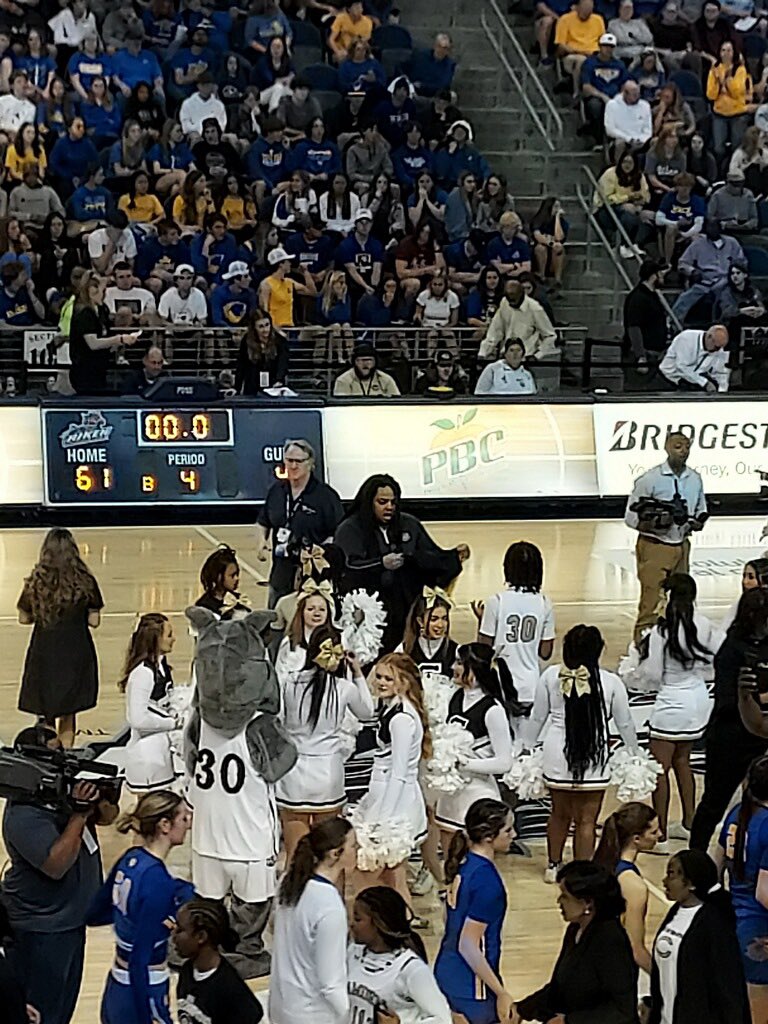 eassistantout's tweet photo. Congrats to the lady bulldogs. #proudmom #girlsbasketball @BraylinMungo @CoachMungo https://t.co/P87LxcVBwY