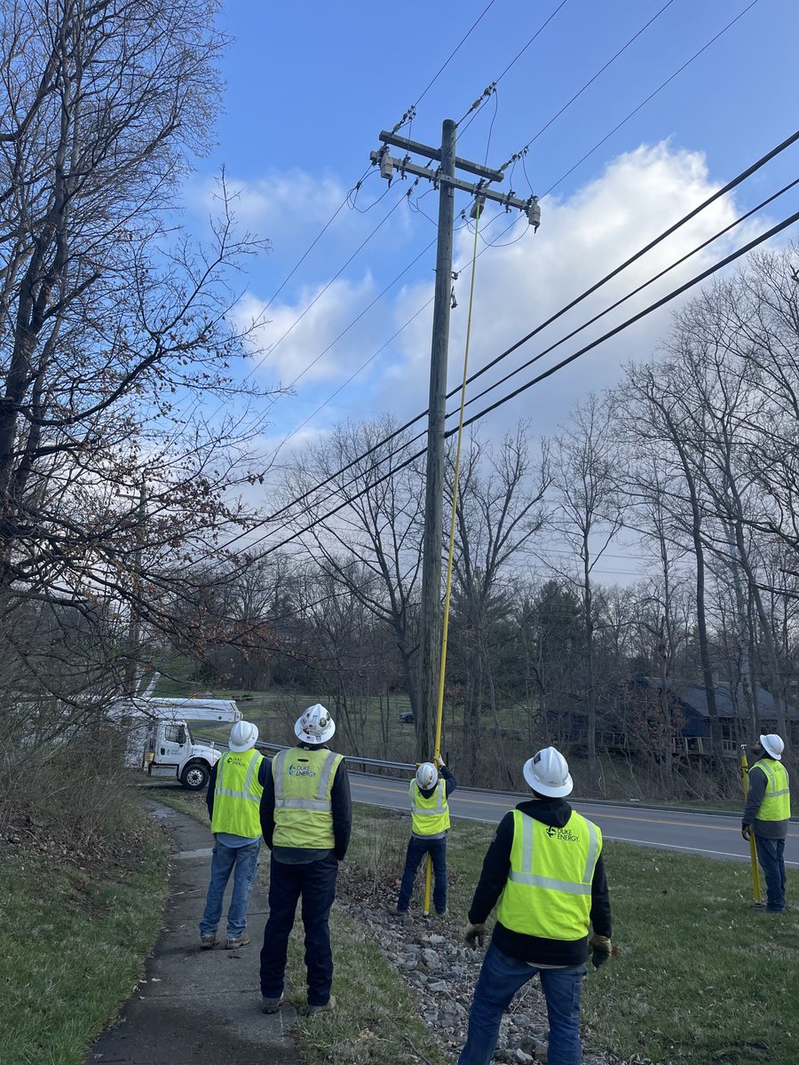 SallyThelen's tweet image. Here are some of our ⁦@DukeEnergy⁩ crews getting the lights back on finishing up an outage call off of Little Dry Run in Newtown. Thank you all for your patience while we work this storm event.