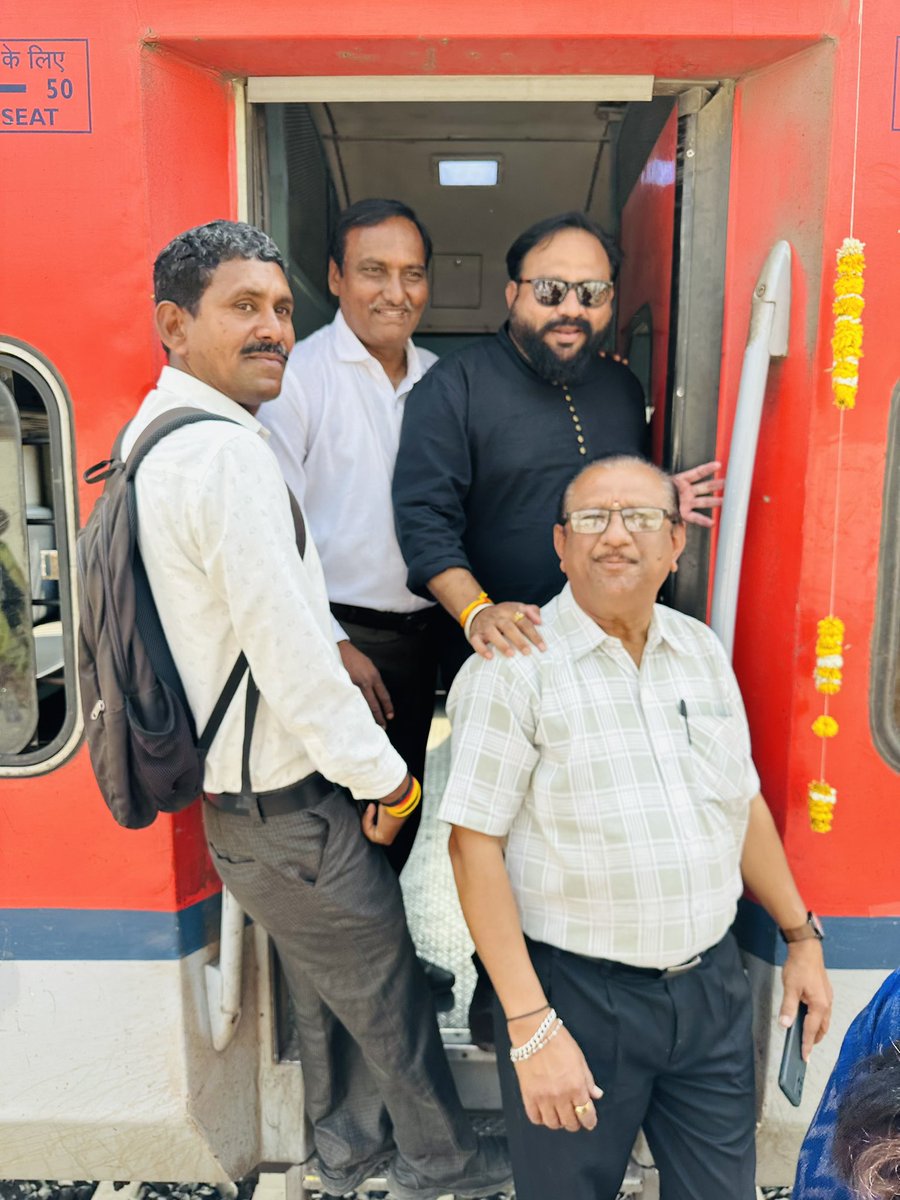 आज से शुरू हुई ३ नई रेलवे ट्रेन हिंमतनगर का शुभारंभ साबरकांठा - अरवल्ली ज़िला सांसद श्री @Dipsinh_Rathod जी राज्यसभा सांसद श्री @Ramilaben_Bara जी पाटण लोकसभा ज़िला प्रभारी श्री @Ashok_HK_joshi की उपस्थिति में हुइ….

#Thank_You_Narendra_ModiJi
#Thank_You_BJP