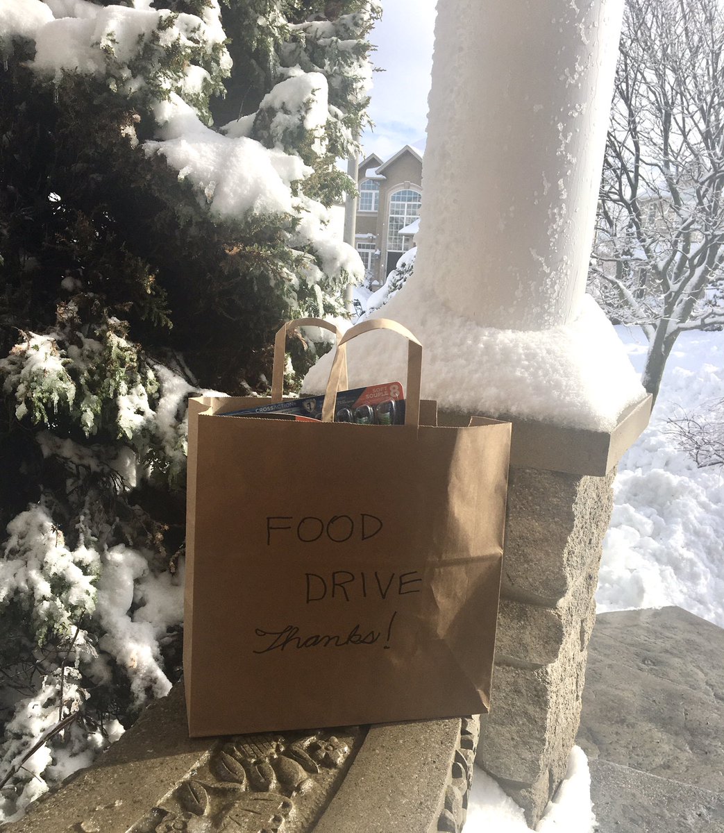 @AncasterCommSer Thank you 30th plus 1 volunteers! The snow doesn’t stop hunger. #AncasterFoodDrive @GoodShepherdHam @NeighbourtoNeig @MissionHamilton @salvationarmy @SMH_Hamilton @wesleyurban @HFShare