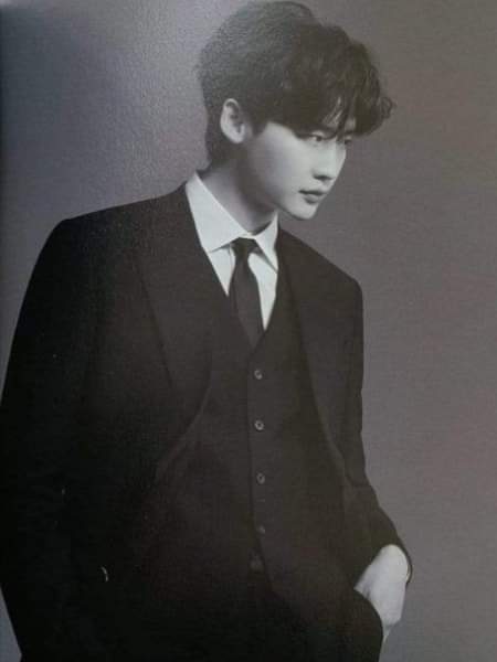 MyLeeJongSuk2's tweet photo. Sleep well and have sweet dreams.

We love #LeeJongSuk 🧡💤 https://t.co/de6FWLFdRG