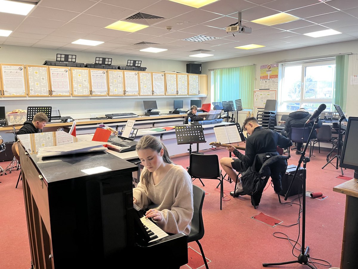 Lovely to have such a full department this morning before our NAT 5 / H performing exams from Monday. Well done to all our pupils for their commitment, focus and hard work! You make us very proud.  👏👏👏