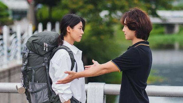 แฟนบอกเลิก โดนหัวหน้าด่า แม่เสียกะทันหัน หลังกลับจากทำพิธีศพเครื่องเคียงที่แม่ส่งพัสดุมาให้ถึงบ้านพอดี ทุกอย่างนี้เกิดขึ้นภายใน30นาทีแรกของ Summer Strike และไม่ว่านางเอกจะฟูมฟายหรือเสียใจขนาดไหน พรุ่งนี้ก็ต้องตื่นไปทำงานและใช้ชีวิตต่อไปอยู่ดี  นี่แหละชีวิตและรสชาติของการเติบโต