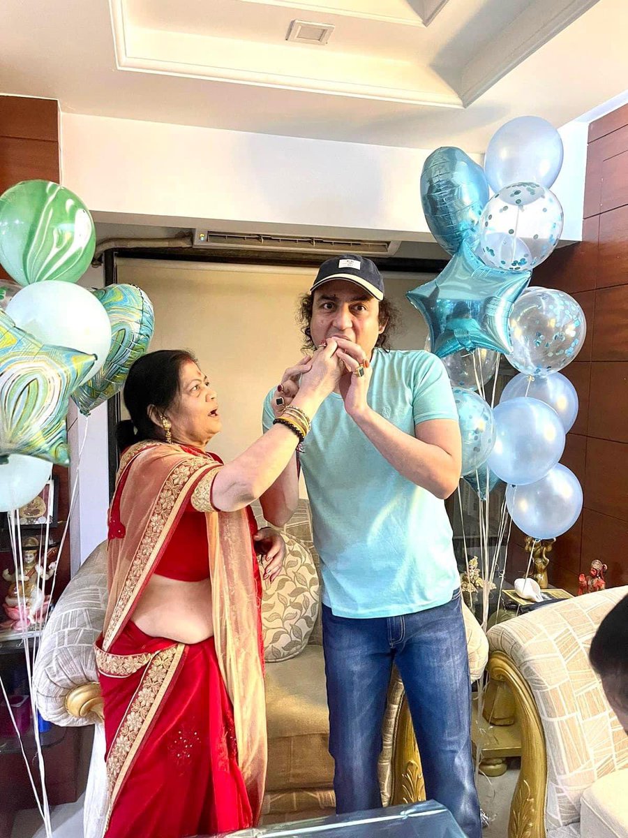 GhanshyamDubeIN's tweet image. Happy Birthday To Megastar Maharishi Aazaad.
#MaharishiAazaad #Maharishi #BombayTalkies