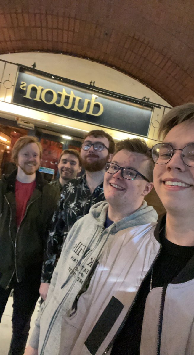 Tonkatoony's tweet photo. Been a year since I’ve seen these beautiful people. Gotta meet up again some time soon. Miss you all💜 https://t.co/tdhAMDMA9m