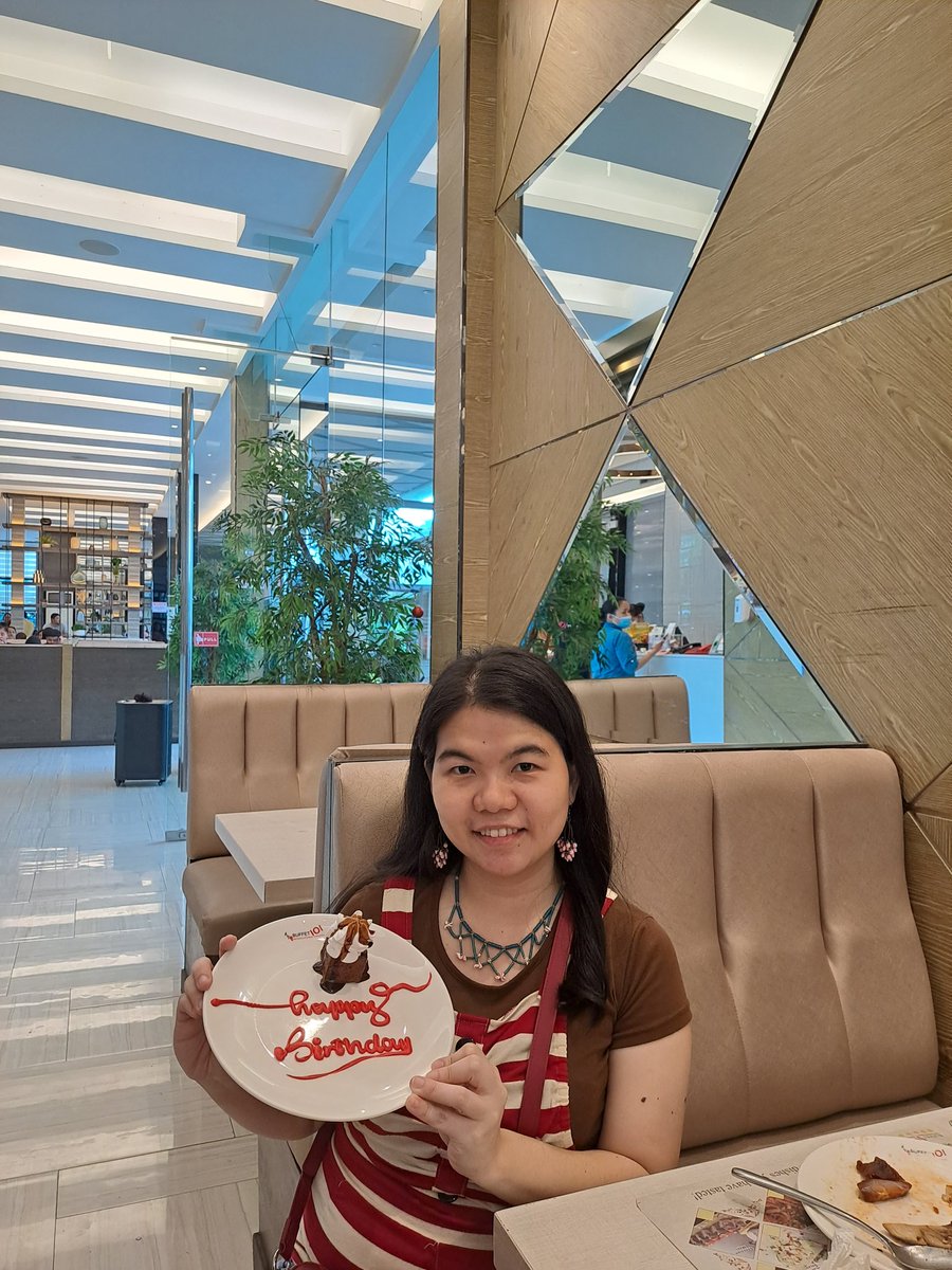 xandz34's tweet image. Live your life, and forget your age! 
P.S. Thank you to the staff who took these photos of me 🥳 
#HappyBirthday #buffet101 #smmoa #singleandalone #buffetlunch #buffeteating #alonetime #foodsanddrinks #生日快乐 #生日快樂 
📷  feb 18, 2023 @TheMallofAsia