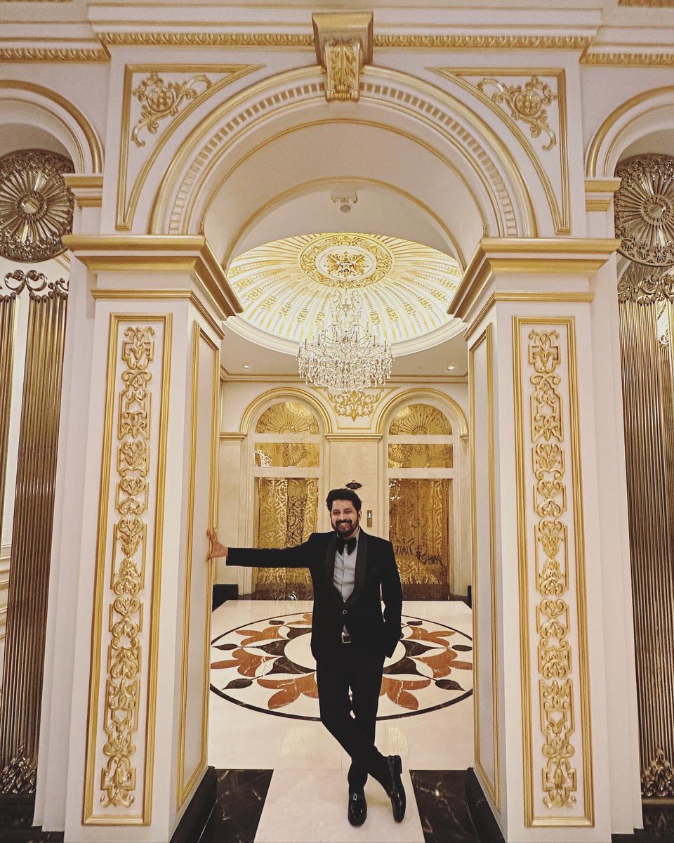 harishmoyal's tweet photo. Just before the performance 

#harishmoyallive #hmlive #dubai #showtime #ilovemyjob https://t.co/G9gRE1fGwF