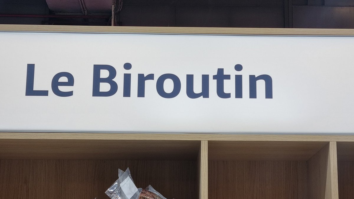 Ym78200's tweet photo. [ #SIA2023 ] Le Biroutin vous connaissez ? 
🤔...Un saucisson ?...non , un délice 😋issu de 4 générations de charcutier

A déguster sur le stand @AmazonNewsFR 

#AmazonSIA 

@3itcom @jplarger @jeancayeux @RLDI_Lamy @mallys_ https://t.co/Z723OUTfnt
