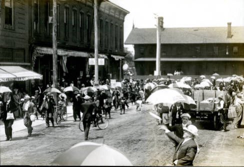 MadeInNeb's tweet image. 1911 parade in North Platte Nebraska