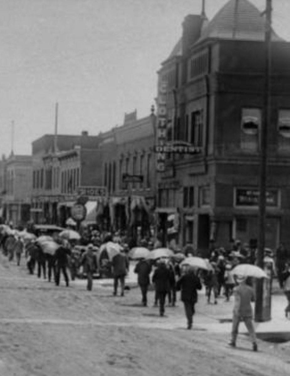 MadeInNeb's tweet image. 1911 parade in North Platte Nebraska