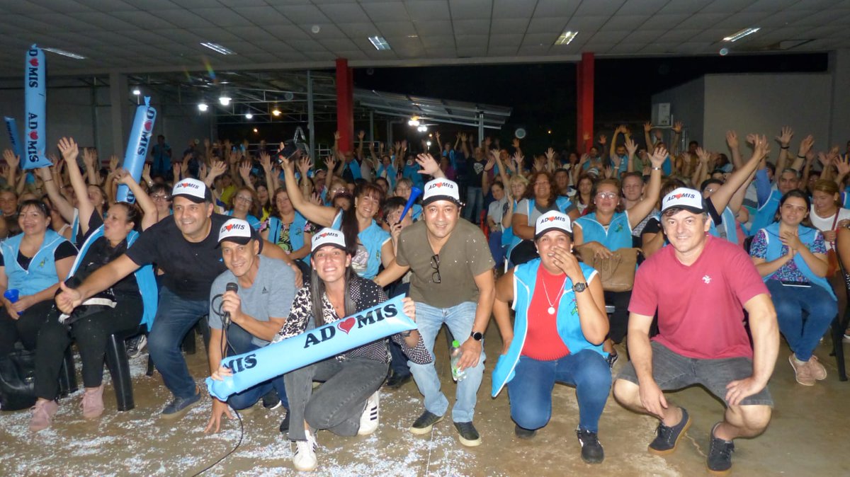 Más de 400 militantes nos reunimos para brindar apoyo a la candidata a intendente por Posadas del Frente Renovador <a href="/SoledadBalan/">Sole Balán</a>, quien contó sus ideas y propuestas a los presentes. <a href="/cjdechat/">Christian Dechat</a> ntro Presidente junto a <a href="/grillo141/">Ruben Dario</a> agradecieron por el compromiso y la pasión de siempre