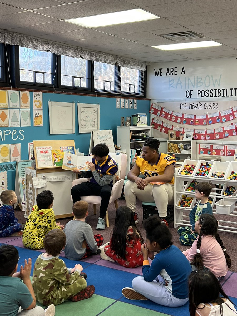 📚Read Across America📚 Thank you <a href="/BellevueWestFB/">Bellevue West Football</a> for reading to the students <a href="/WakeRobinElem/">Wake Robin Wizards</a>