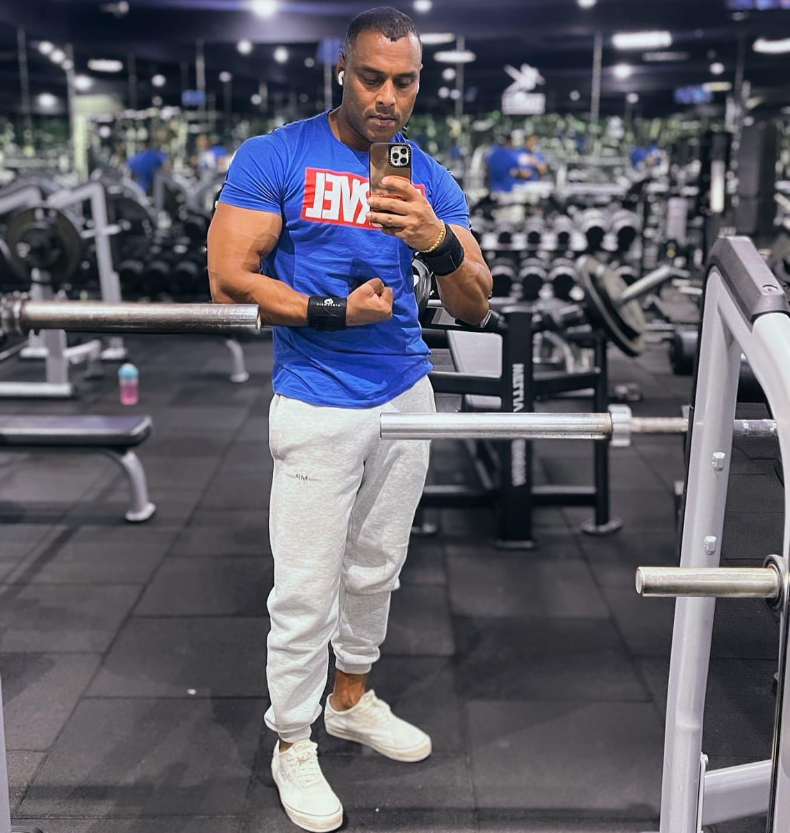 raznishh's tweet photo. Happy Saturday
#getfitwithraznishh #blessedandthankful #personaltrainer #trainer #tkmmafit #bodybuilding #work #fitness #gym #workout #fit #fitfam #muscle #gymlife #training #gymmotivation #lifestyle #health #fitspo #healthy #fitnessaddict #nutrition #bhfyp #fitindian #fitindia https://t.co/p6lvejKoN8