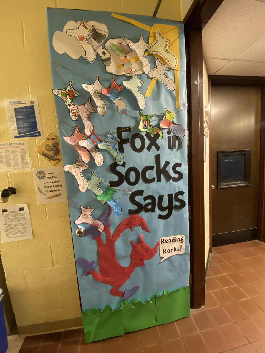SJRyan131's tweet photo. Love how Miss Sementilli and students decorated room 131 for Cool to Read! @SCSD_AMS https://t.co/0c8yQ4hpbv