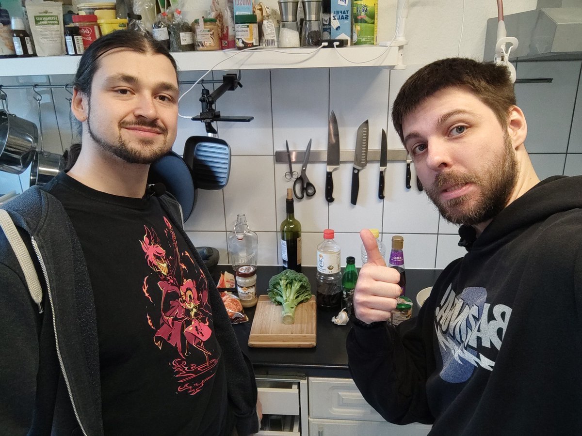 raketenagenten's tweet photo. Wir sind #live mit unserem zweiten #Kochstream!
Wir kochen knusprigen Tofu mit Tahini-Erdnuss-Sauce :)
Kommt gern vorbei!
#twitch #vegan https://t.co/A8ynNsVlUj