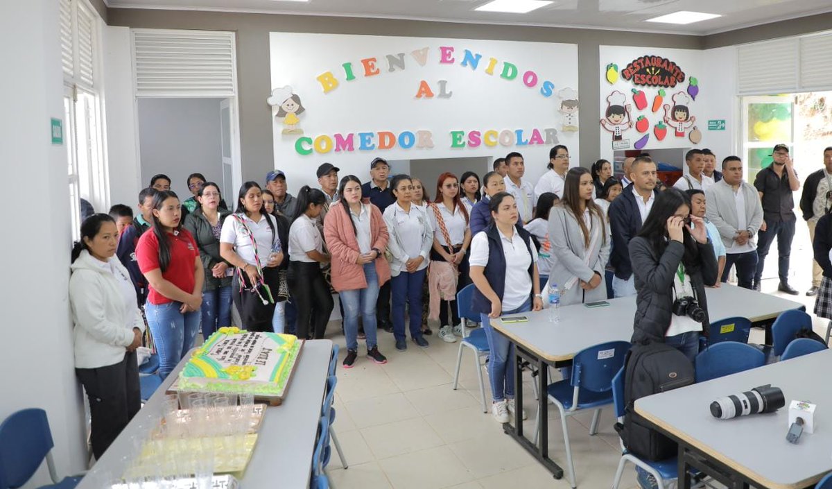 LarrahondoElias's tweet photo. Recorremos el territorio con buenas noticias y la materialización de proyectos. Llegamos a #Jambaló para entregar 2 restaurantes escolares y 2 aulas en Instituciones Educativas del sector rural, más de 700 estudiantes hoy cuentan con condiciones dignas para su proceso educativo. https://t.co/T1KksUQ2PB