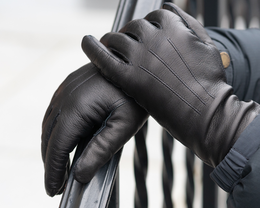 The men's and ladies' Handsewn Capeskin Gloves with Cashmere Lining offer warmth and versatility while being magnificently stylish.
.
.
.
.
#theandovershop #wintergloves #classicstyle