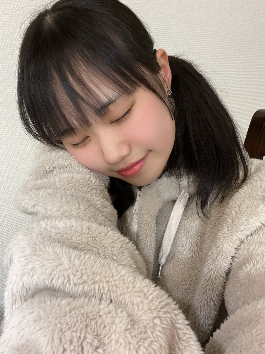 rena_shiratsuyu's tweet photo. 配信ありがとう♡♡
今日もまた配���中に眠くなってしまった(*ｐω-)｡O゜

明日は楽しいライブするから絶対会いに来てね♡

おやすみなさい🫠💤
 #ラビットビット https://t.co/6Bqah8JNit