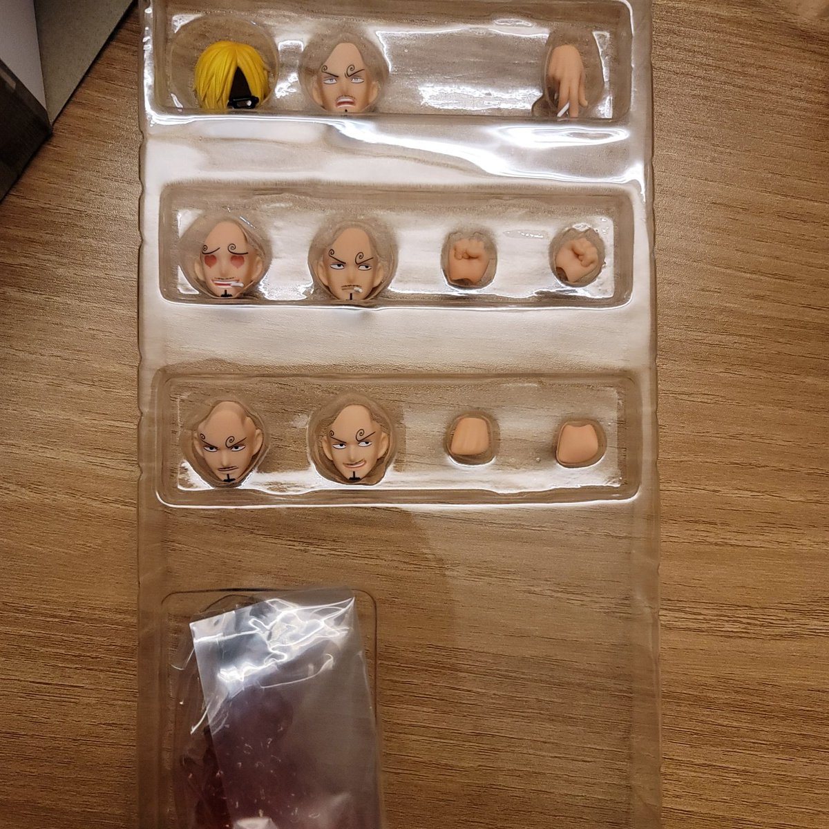 wakeme905's tweet photo. 상디 구체관절 피규어 판매합니다.
운송비 미포함 8.4

일본에서 구매했어요. 얼굴파츠 5개, 손 파츠 4개, 머리(안경)파츠 1개, 디아블 잠브 파츠 1개. 전시후 다시 넣어둔 상태입니다. 박스채로 포장해서 보내드려요. 구매하신 돈은 제 대학원 학비에 보탬이 되어..

구매문의=DM , RT=❤ https://t.co/kriunJQJue