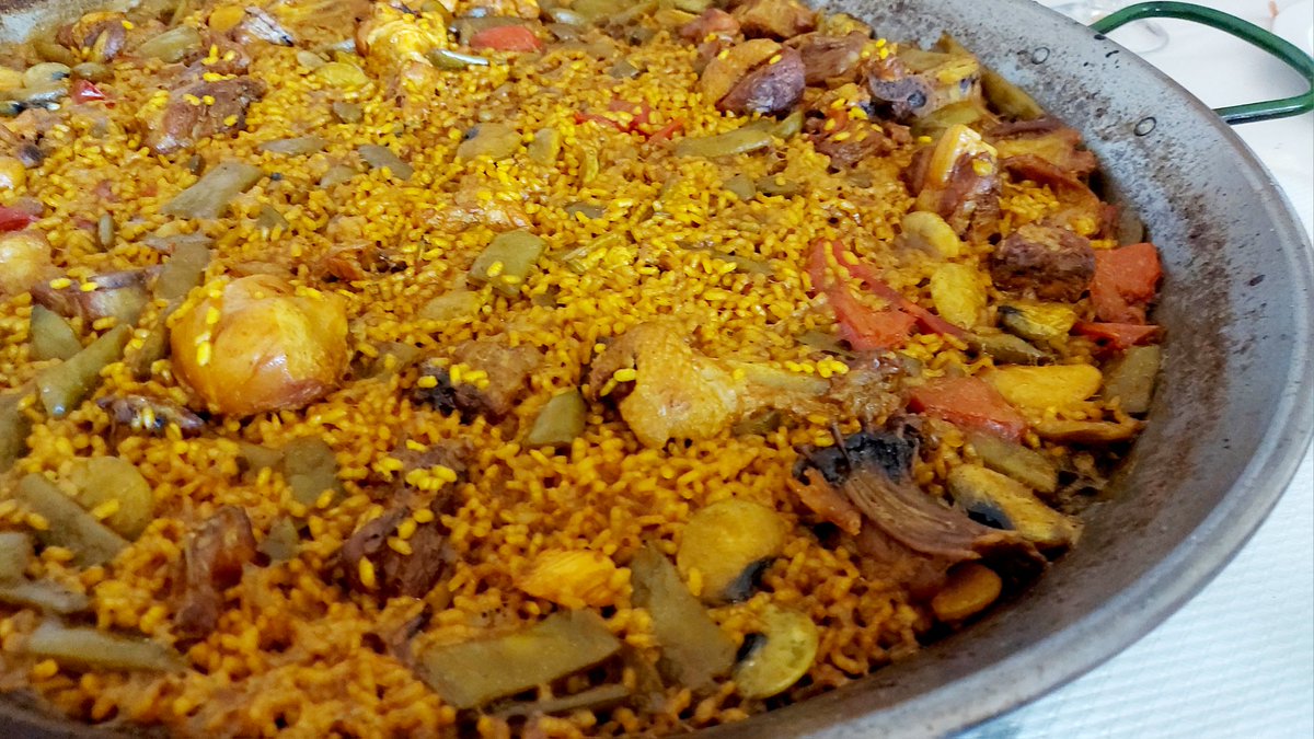 comocomodiadia's tweet photo. #paella de #pato #alaleña ... #derestaurante #barcentro #alqueriasdesantabarbara #enfamilia #guisoyo #comocomodiadia https://t.co/lfJF598AqD