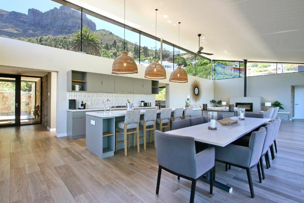 PropertyBaskett's tweet photo. Villa Frangipani
Location: Cape Town
Price: Starts from R 21,600/2-night for 12 guests.
Popular facilities:  Outdoor swimming pool, Sea view. Check out more details here https://t.co/Pbi8A9WYNR.
https://t.co/nuseGRtMFO
#Zamani 
#ThembaMyInkedWorld https://t.co/WuqJIH5oIq