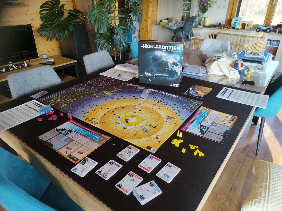 Magic_Soup's tweet photo. Petite séance de high frontier...on va voir si c'est si compliqué que ça. https://t.co/DzxXfAioCj