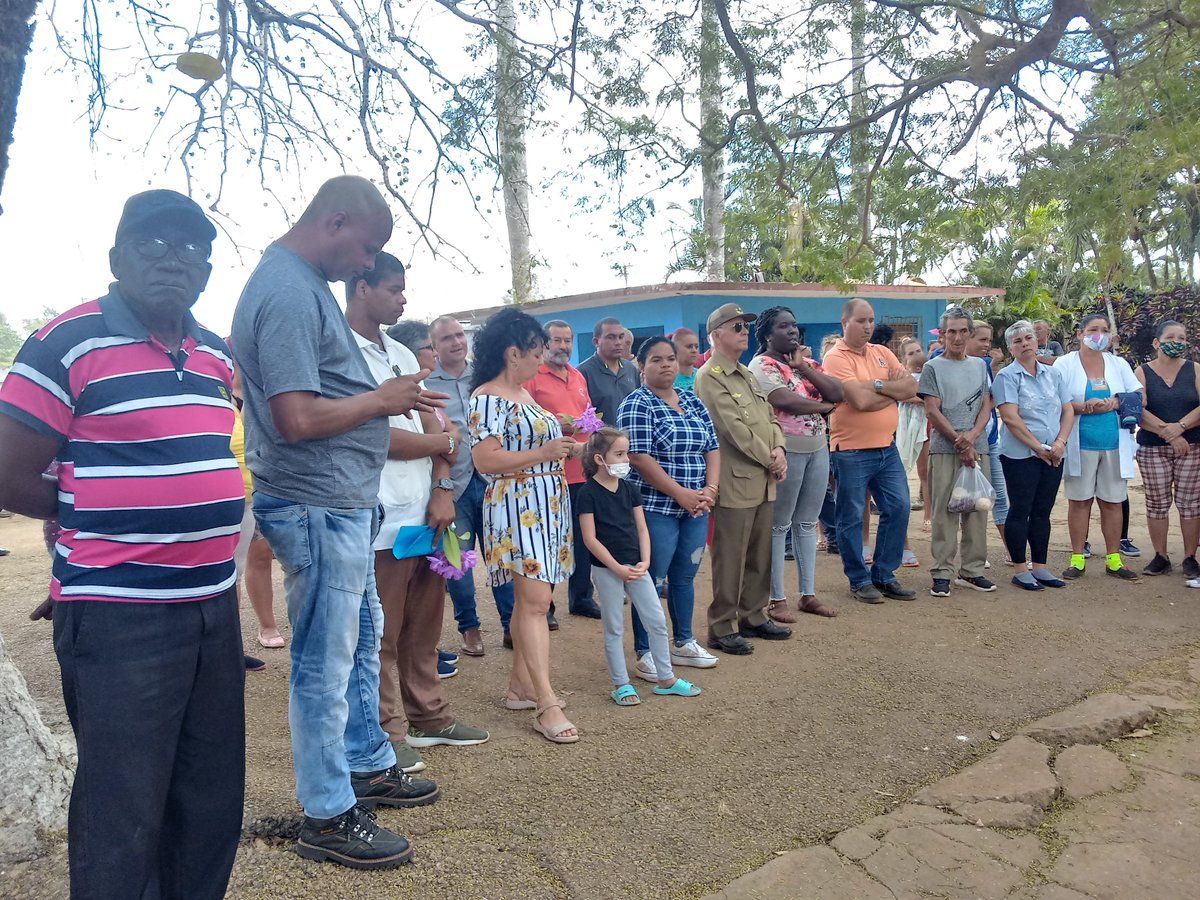 Ambiente diferente en el batey de la Empresa Agroindustrial Azucarera " René  Fraga Moreno" de #ColonEnVictoria al retomar la industria la fabricación de meladura, cambia la vida de sus habitantes y el  próximo 26 de marzo elegirán a los Diputados al Parlamento.
#YoVotoXTodos.