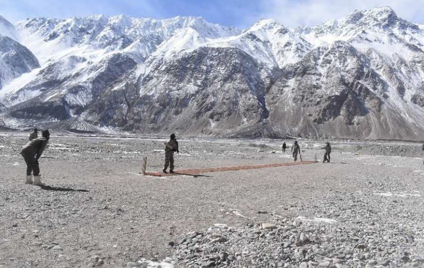 This was the best pic i saw on internet today...
#IndianArmy #GalwanValley #Cricket #JaiHind