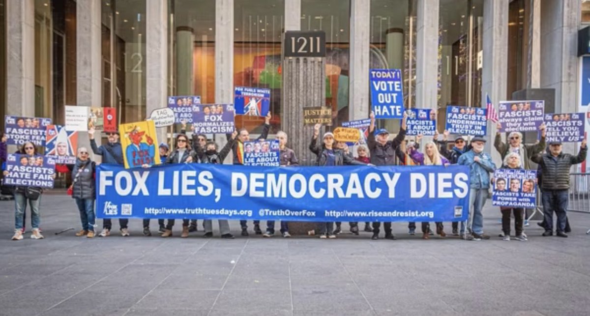 joncoopertweets's tweet photo. Who agrees? ✋
#FoxLies https://t.co/vEzJiwJin6