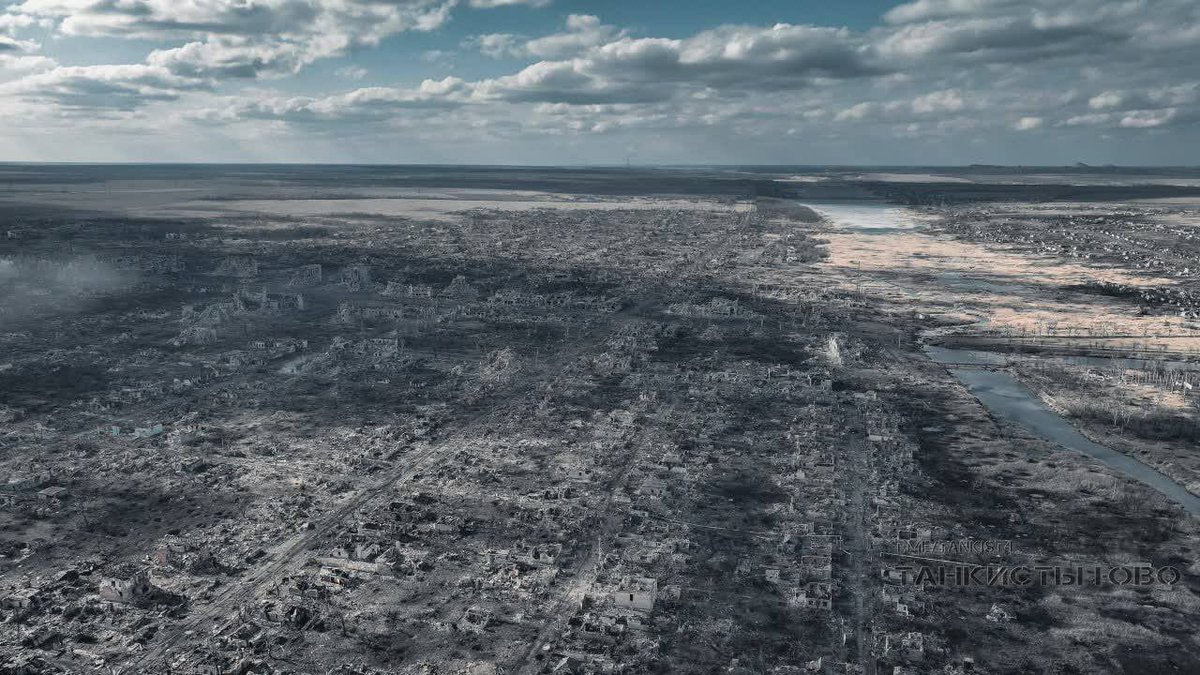descifraguerra's tweet photo. 🇷🇺🇺🇦 Imágenes aéreas de Marinka, localidad de 10.000 habitantes ubicada a las afueras de Donetsk. https://t.co/KJjuH8jzfL