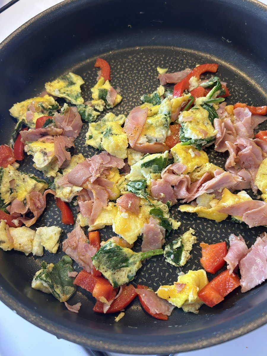 scrapmymemories's tweet photo. Now that eggs aren’t $40 a dozen lol, less calories than a pop tart #rainbowfood #yummy #down5lbs https://t.co/rqfkU4Ob2x