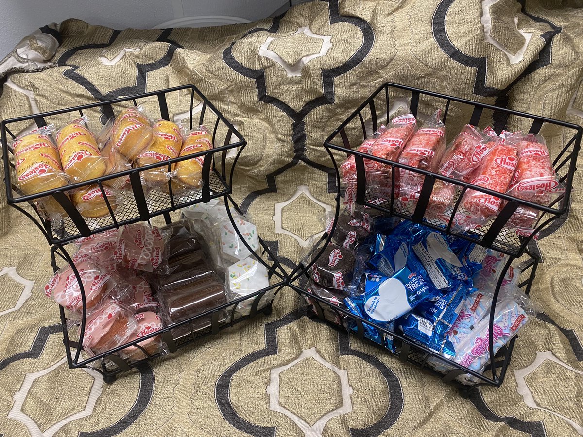 ChefChrisRajner's tweet image. #CulinaryServices @LakesOfSylvania had a ⭐️⭐️ROCK STAR ⭐️⭐️ week! I put out some some sweet treats to celebrate our SWEET SUCCESS! @TrilogyLiving @Trilogy_Careers #TheTrilogyDifference #TrilogyChefsRock