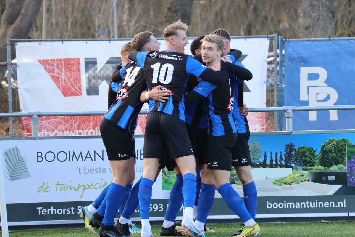 acvassen's tweet image. Afgelopen! ACV wint met 2-1 van DVS’33. Klasse prestatie boys! 💙🖤

#acvdvs #mooisteclub