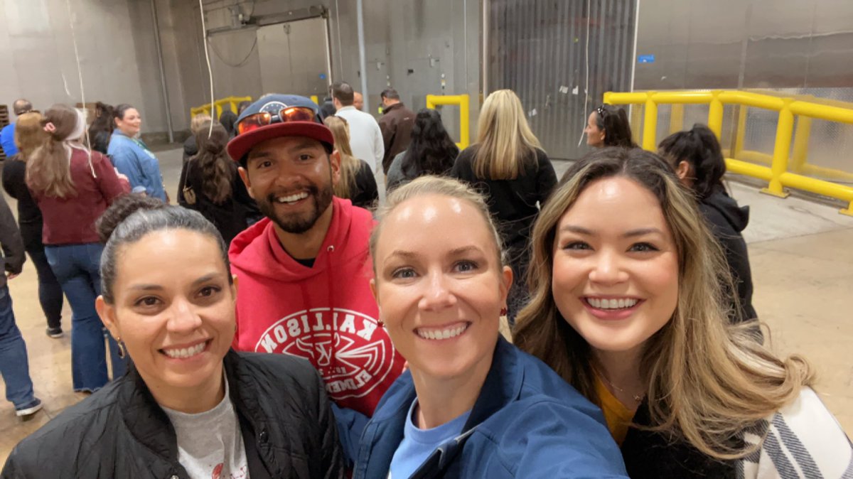 Laurenmurawski_'s tweet photo. We survived the FREEZER tour! ❄️🥶☃️ #NLABusTour2023 @carrielewis10 @Mr_Padillas @Unicorns_4evers 🎉 https://t.co/zvdDmbwYZx