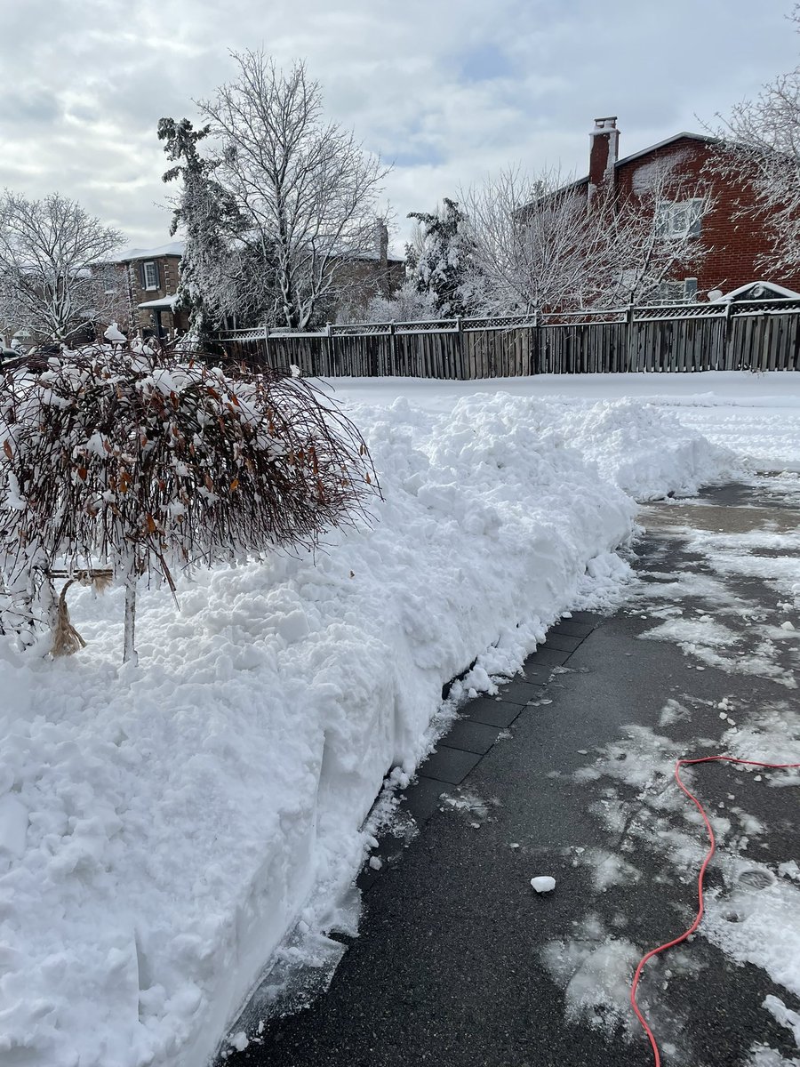 d_pettinicchio's tweet photo. Ugh #stormTO #snowday ❄️ https://t.co/5iAlZSF9Ax