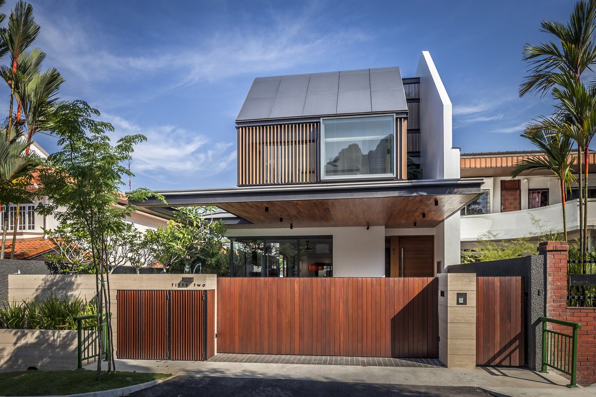 Because of the location of this #uniquehome, you can enjoy the surrounding #landscape from the upper floors. cpix.me/a/164933521